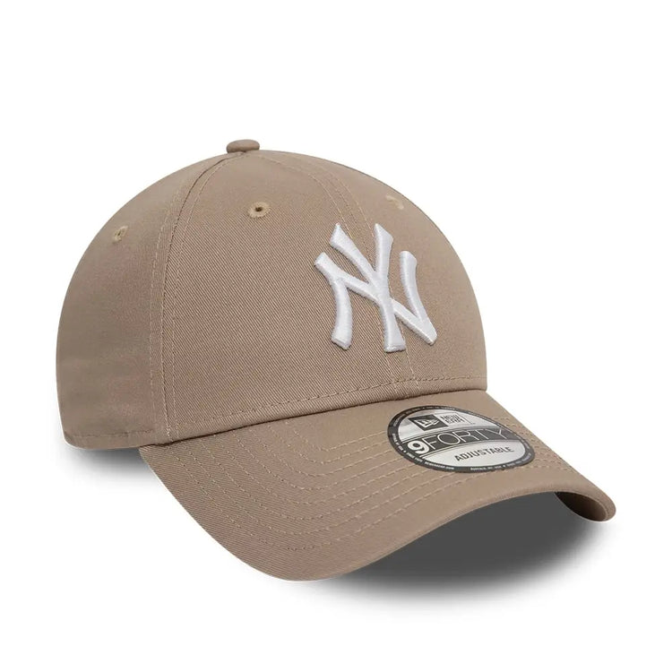 NEW ERA New York Yankees League Essential Pastel Brown 9Forty Adjustable Cap 60471457